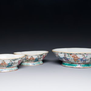 Drie gelobde Chinese famille rose kommen, Yongzheng merk, 19e eeuw — foto 1