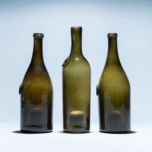 Drie groene glazen wijnflessen met gekroonde zegels, 18/19e eeuw — foto 5