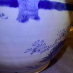Drie grote Chinese blauw-witte vazen met figuren in een landschap, Transitie periode — foto 59