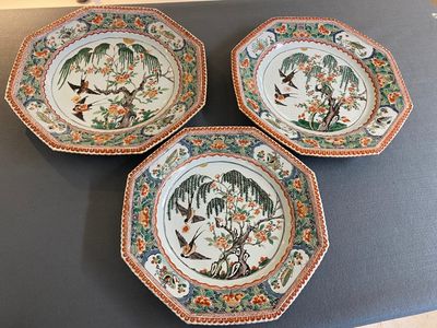 Drie grote Chinese octagonale famille verte schotels, Kangxi — foto 1