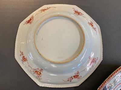 Drie grote Chinese octagonale famille verte schotels, Kangxi — foto 8