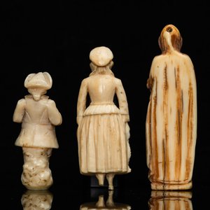 Drie ivoren figuren van een Madonna, een visverkoopster en een jonge knaap, o.a. Dieppe, Frankrijk, 18/19e eeuw — foto 4