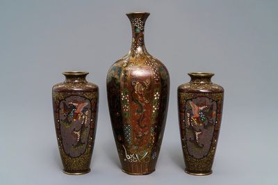Drie Japanse cloisonné vazen, Meiji, 19e eeuw