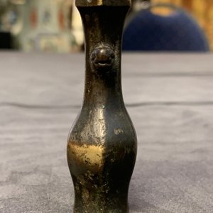Drie kleine Chinese bronzen vazen, Song en Qing — foto 27