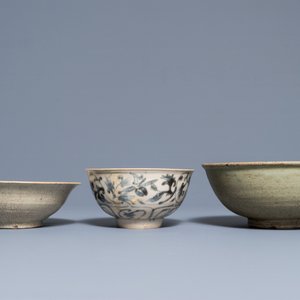 Drie monochrome en blauwwitte Chinese en Vietnamese kommen, Ming — foto 4