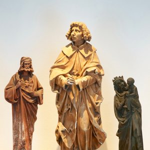 Drie plaasteren religieuze figuren, 19/20e eeuw, Brugge — foto 1