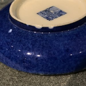 Drie ronde Chinese blauwwitte en famille rose dekseldoosjes, 19/20e eeuw — foto 16