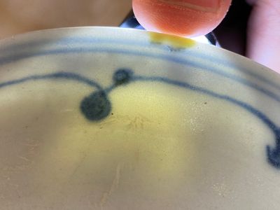 Drie stukken Chinees blauw-wit en wit monochroom scheepswrakporselein, Transitie periode en Jiaqing — foto 5