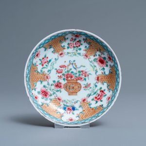 Drie stukken Chinees famille rose 'ruby ground' en 'ruby back' porselein, Yongzheng — foto 2