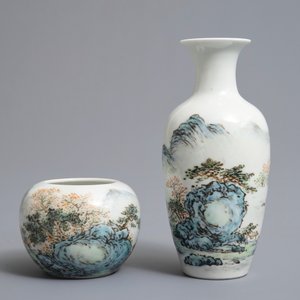 Drie stukken Chinees qianjang cai porselein met inscriptie voor Wang Ye Ting, 20e eeuw — foto 4
