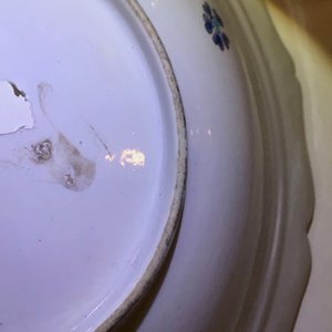 Drie stukken in Kakiemon-stijl porselein, Chantilly, Frankrijk, 18e eeuw — foto 26