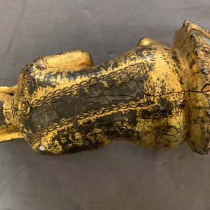 Drie Thaise verguld bronzen, aardewerken en houten votieve beelden, 19e eeuw — foto 11