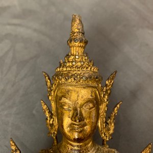 Drie Thaise verguld bronzen, aardewerken en houten votieve beelden, 19e eeuw — foto 7