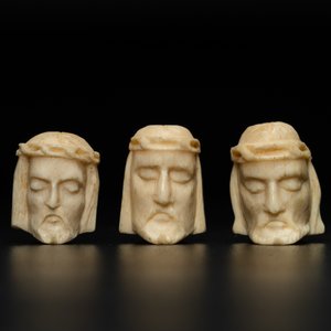 Drie tweezijdige memento mori in been, 19e eeuw — foto 3