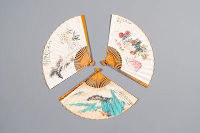 Drie waaiers, navolger van Zhang Daqian 張大千 (1899-1983) en Wu Hufang 吴湖帆 (1894-1968), inkt en kleur op papier — foto 1