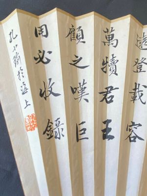 Drie waaiers, navolger van Zhang Daqian 張大千 (1899-1983) en Wu Hufang 吴湖帆 (1894-1968), inkt en kleur op papier — foto 10