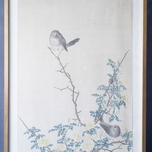 Ecole chinoise, 19ème, encre et couleurs sur soie: 'deux oiseaux sur branches fleuries' — photo 4