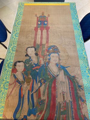 Ecole chinoise: 'Bodhisattva avec deux servants', encre et couleurs sur soie, 18/19ème — photo 2