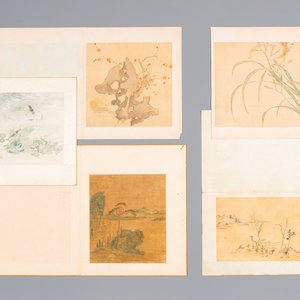 Ecole chinoise: Cinq œuvres diverses avec paysages et fleurs, encre et couleur sur soie, signé Zizhou 子帚, 19/20ème — photo 1