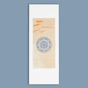 Ecole chinoise, couleurs sur papier, 19ème: 'Un plat Yuan en porcelaine de Chine en bleu et blanc' — photo 1