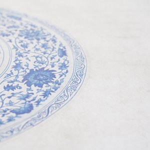 Ecole chinoise, couleurs sur papier, 19ème: 'Un plat Yuan en porcelaine de Chine en bleu et blanc' — photo 32