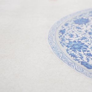 Ecole chinoise, couleurs sur papier, 19ème: 'Un plat Yuan en porcelaine de Chine en bleu et blanc' — photo 31