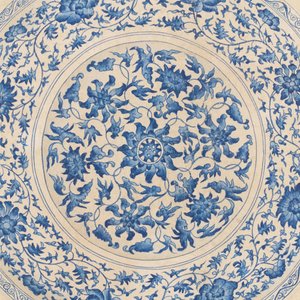 Ecole chinoise, couleurs sur papier, 19ème: 'Un plat Yuan en porcelaine de Chine en bleu et blanc' — photo 4