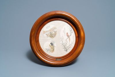 Ecole chinoise, encre et couleurs sur textile d'éventail: 'Deux oiseaux et un paysage montagneux', 19/20ème