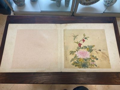Ecole chinoise : Sept œuvres avec des insectes et des pivoines, encre et couleur sur soie, 19/20ème — photo 1