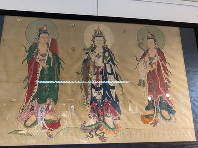 Ecole chinoise: 'Trois déesses bouddhistes', encre et couleurs sur soie, 18ème — photo 1