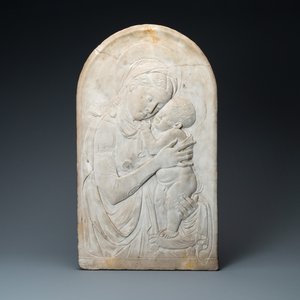 Ecole italienne, 19ème, d'après Desiderio da Settignano (1430-1464): un bas-relief en marbre figurant une Vierge à l'Enfant — photo 1