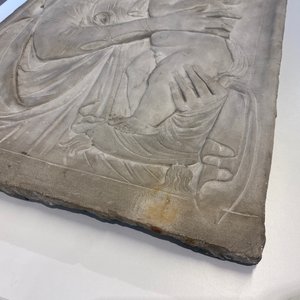Ecole italienne, 19ème, d'après Desiderio da Settignano (1430-1464): un bas-relief en marbre figurant une Vierge à l'Enfant — photo 5