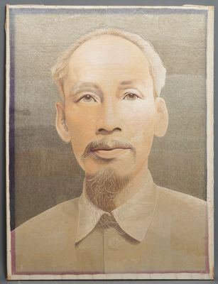 Ecole vietnamienne, Nha Trang, 20ème: un portrait de Ho Chi Minh en soie brodée