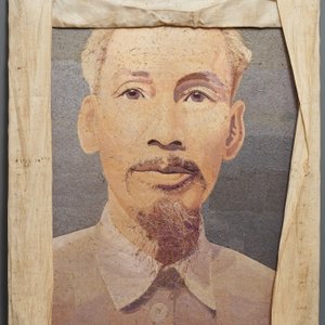 Ecole vietnamienne, Nha Trang, 20ème: un portrait de Ho Chi Minh en soie brodée — photo 2