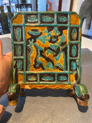 Ecran de table en porcelaine de Chine fahua à décor des 'Huit immortels', Ming — photo 8