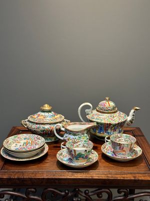 Een 11-delig Chinees Canton famille rose theeservies, 19e eeuw — foto 1