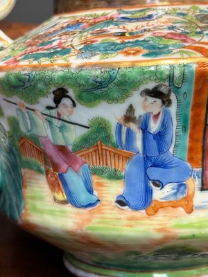 Een 11-delig Chinees Canton famille rose theeservies, 19e eeuw — foto 12