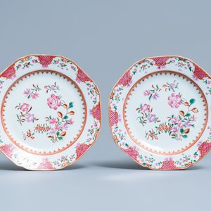 Een 158-delig Chinees famille rose servies met floraal 'Lowestoft' decor, Qianlong — foto 14