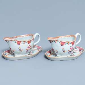 Een 158-delig Chinees famille rose servies met floraal 'Lowestoft' decor, Qianlong — foto 18