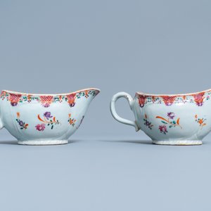 Een 158-delig Chinees famille rose servies met floraal 'Lowestoft' decor, Qianlong — foto 22