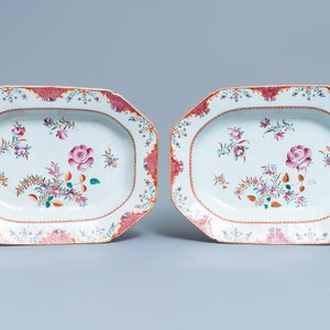 Een 158-delig Chinees famille rose servies met floraal 'Lowestoft' decor, Qianlong — foto 37