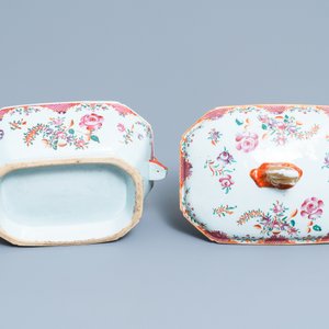 Een 158-delig Chinees famille rose servies met floraal 'Lowestoft' decor, Qianlong — foto 42