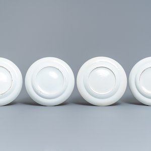 Een 16-delig Chinees Canton famille rose servies, 19e eeuw — foto 5