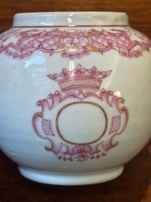Een 28-delig Chinees rose-geëmailleerd en verguld theeservies met gekroonde monogrammen, Qianlong — foto 12