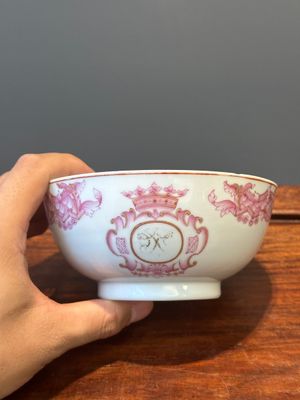 Een 28-delig Chinees rose-geëmailleerd en verguld theeservies met gekroonde monogrammen, Qianlong — foto 24