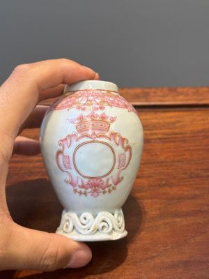 Een 28-delig Chinees rose-geëmailleerd en verguld theeservies met gekroonde monogrammen, Qianlong — foto 42