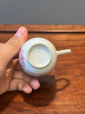 Een 28-delig Chinees rose-geëmailleerd en verguld theeservies met gekroonde monogrammen, Qianlong — foto 50