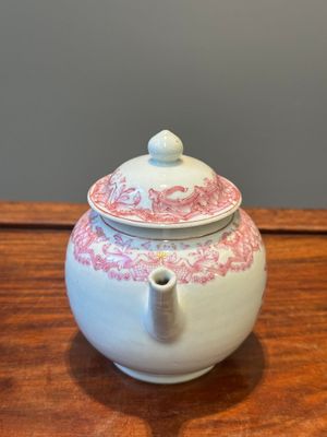 Een 28-delig Chinees rose-geëmailleerd en verguld theeservies met gekroonde monogrammen, Qianlong — foto 5