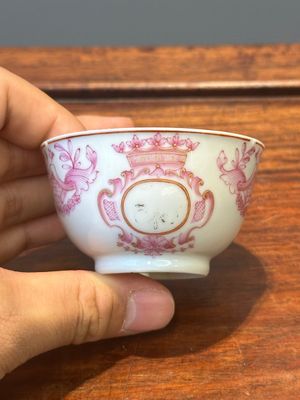 Een 28-delig Chinees rose-geëmailleerd en verguld theeservies met gekroonde monogrammen, Qianlong — foto 53