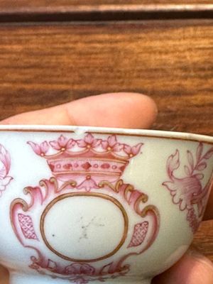 Een 28-delig Chinees rose-geëmailleerd en verguld theeservies met gekroonde monogrammen, Qianlong — foto 62